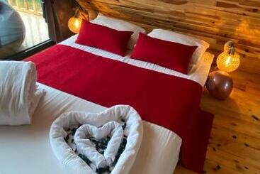 تختخواب و صبحانه Sarabi Suit Bungalov