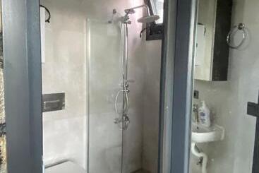 تختخواب و صبحانه Sarabi Suit Bungalov