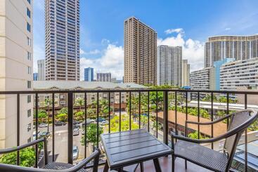 هتل Castle At Palms At Waikīkī