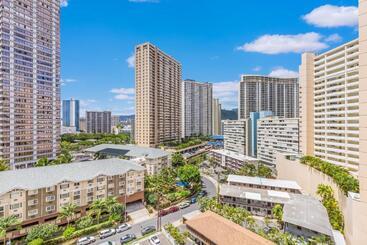 هتل Castle At Palms At Waikīkī