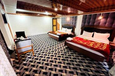 هتل Crown Pine Pahalgam