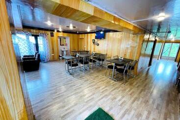 هتل Crown Pine Pahalgam