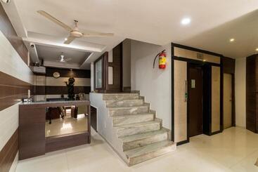 酒店 Super Collection O Maninagar Formerly Park Land