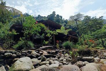 پانسیون Back To Nature Ecotourism