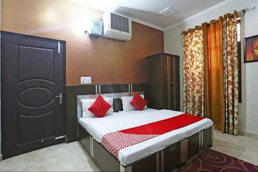 پانسیون Basera Guest House