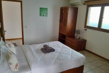 پانسیون La Caze Roche Maison D Hôtes