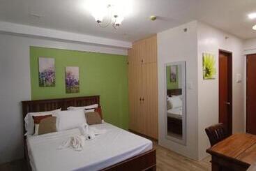 پانسیون Mesavirre Garden Residences