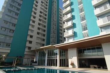 پانسیون Mesavirre Garden Residences