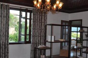 پانسیون Timber Guest House