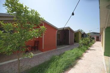 استراحتگاه Miqt Beach   Bungalows