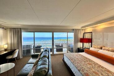 Waikiki Beach Experience! Luxury Oceanview Suite!