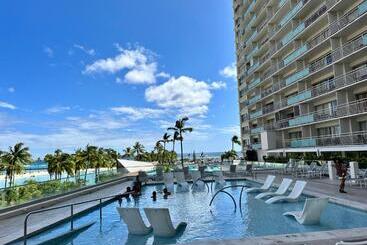 Waikiki Beach Experience! Luxury Oceanview Suite!