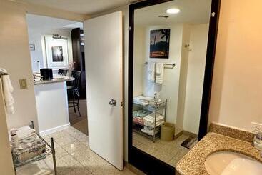 Waikiki Beach Experience! Luxury Oceanview Suite!