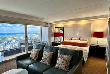 Waikiki Beach Experience! Luxury Oceanview Suite!