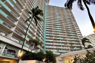 Waikiki Beach Experience! Luxury Oceanview Suite!