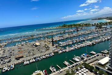 Waikiki Beach Experience! Luxury Oceanview Suite!