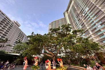 Waikiki Beach Experience! Luxury Oceanview Suite!