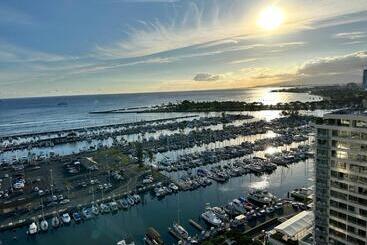 Waikiki Beach Experience! Luxury Oceanview Suite!