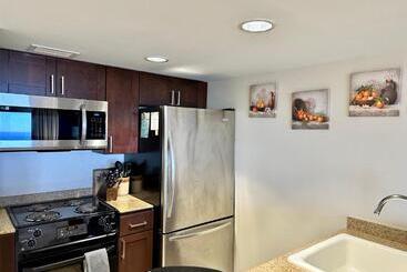 Waikiki Beach Experience! Luxury Oceanview Suite!