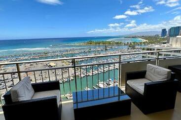 Waikiki Beach Experience! Luxury Oceanview Suite!