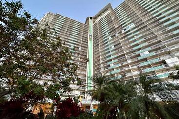 Waikiki Beach Experience! Luxury Oceanview Suite!