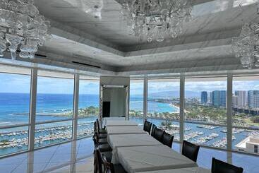 Waikiki Beach Experience! Luxury Oceanview Suite!