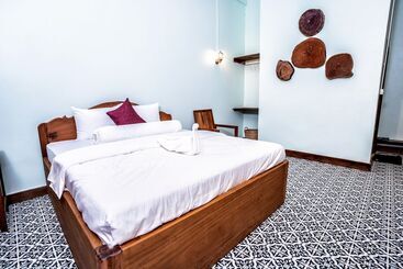 تختخواب و صبحانه Bat Rice Resort