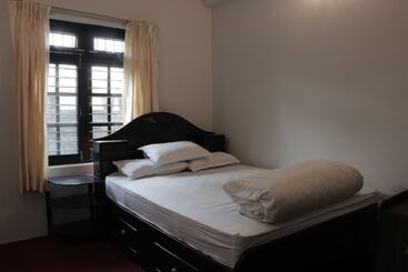تختخواب و صبحانه Himalayan Headquarter Homestay