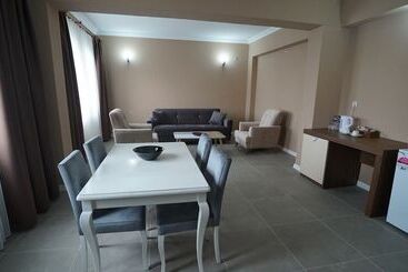تختخواب و صبحانه Kumru Suitesseda Pansi̇yon