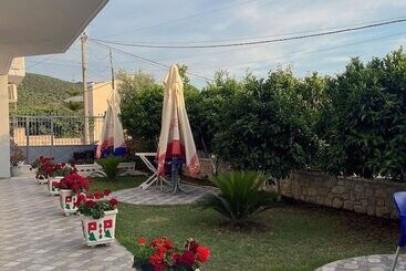 هتل آپارتمان Green Garden Villa
