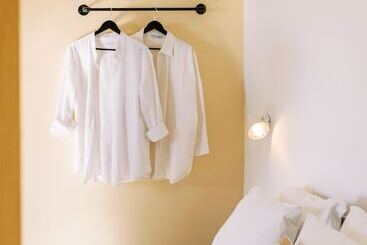 هتل Arte Lindos Suites
