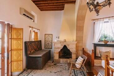 هتل Arte Lindos Villa