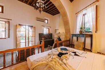 هتل Arte Lindos Villa