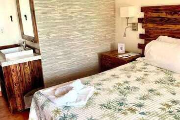 هتل Brisas Del Mar Roatan