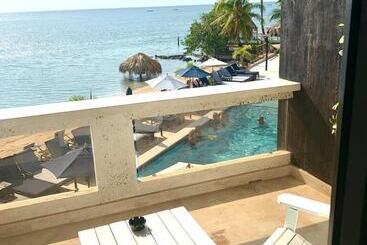 هتل Brisas Del Mar Roatan