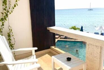 هتل Brisas Del Mar Roatan
