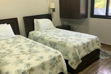 هتل Brisas Del Mar Roatan