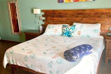 هتل Brisas Del Mar Roatan