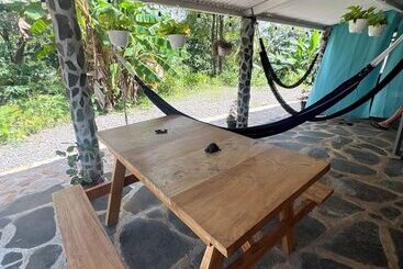 هتل Hostal La Perla