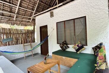 هتل Karanga Bungalows