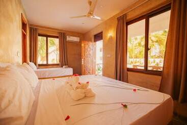 هتل Mayai Ocean Resort