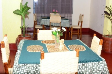 هتل Muhabura Mountain Lodge