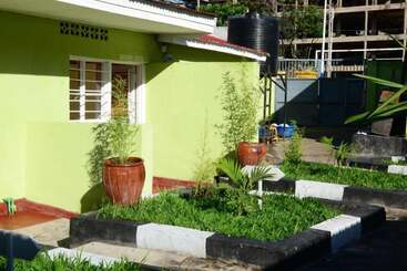 هتل Muhabura Mountain Lodge