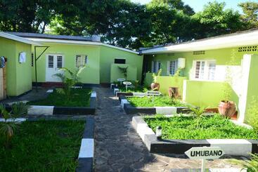 هتل Muhabura Mountain Lodge