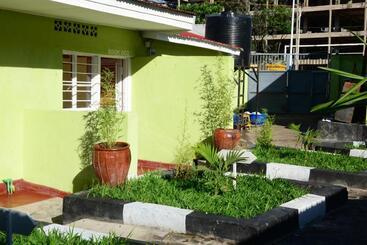 هتل Muhabura Mountain Lodge