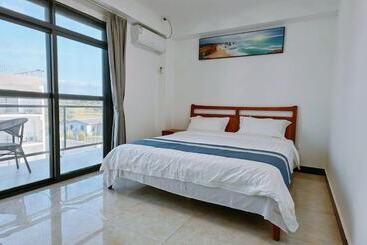 هتل Ocean Breeze Apartment