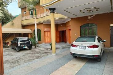 هتل Royal Luxury Multan