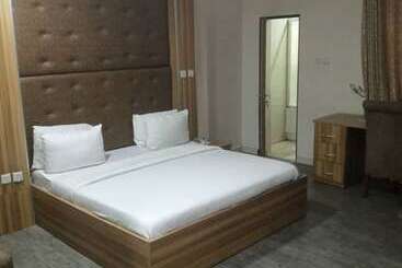 هتل Sky Suites