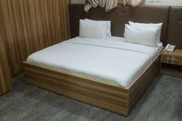 هتل Sky Suites