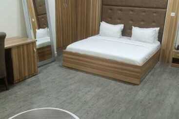 هتل Sky Suites